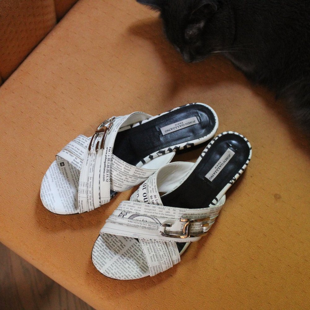 John Galliano newspaper print leather graphic black/white slides made in Italy